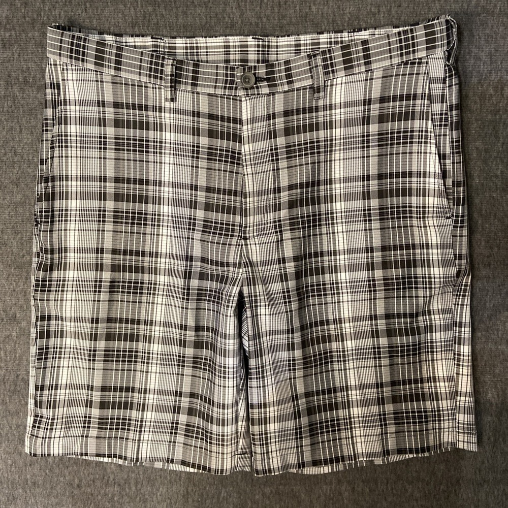 Haggar Men's Golf‎ Shorts Expandable Waist 36 Black White Plaid